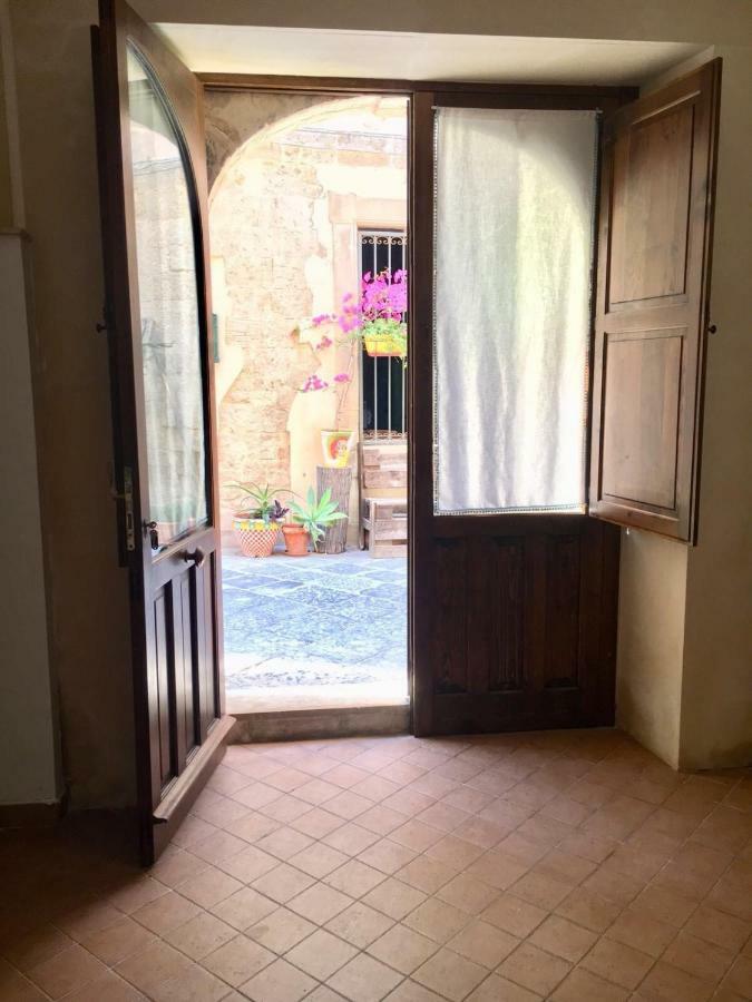 Апартаменты Casa Via Del Crocifisso Сиракузы Экстерьер фото